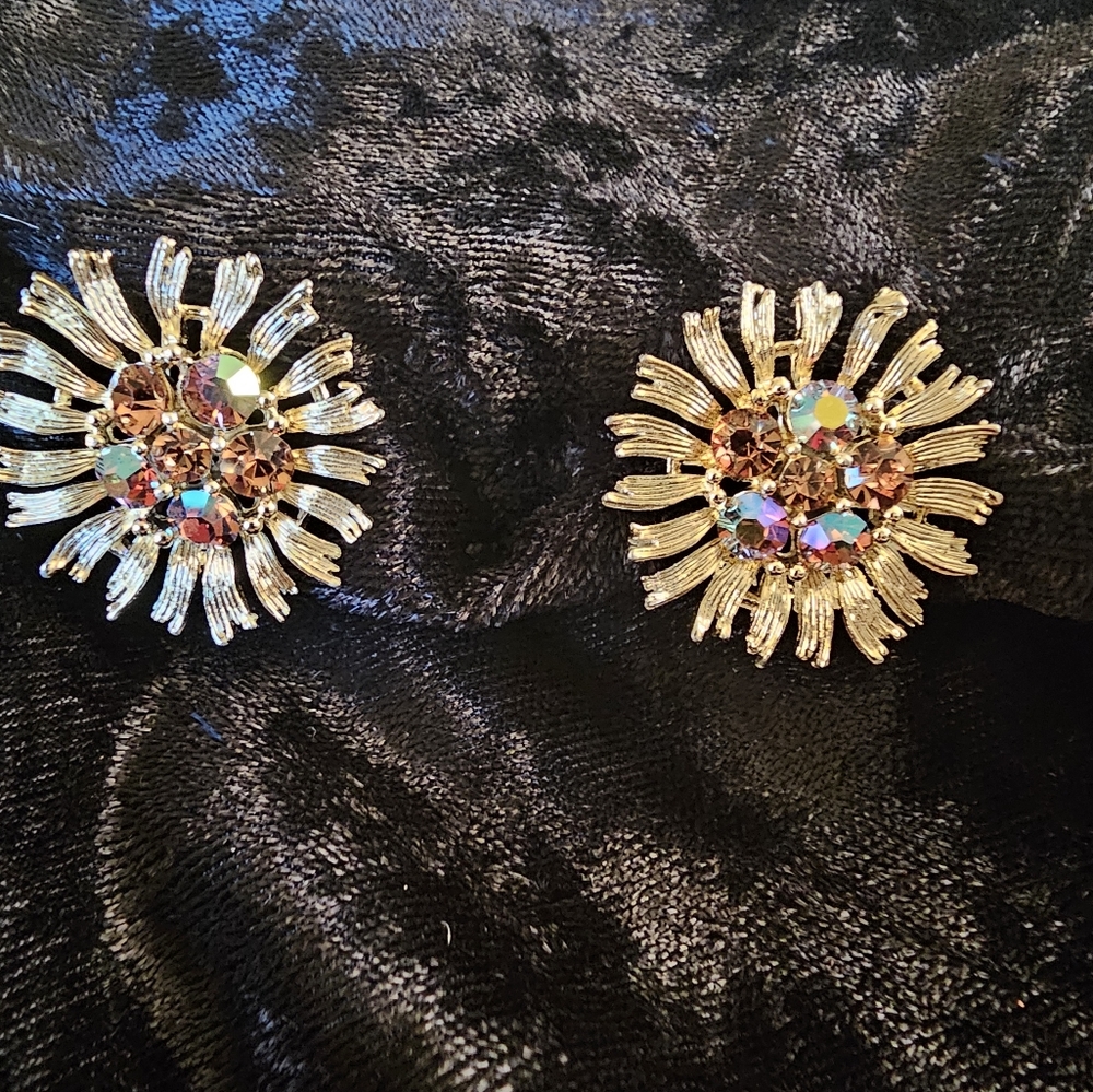Lisner Vintage Earrings ab rhinestones on gold tone clip-on Signed Lisner